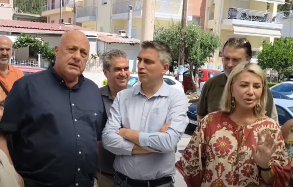 Έγιναν μαλλιά…κουβάρια on camera