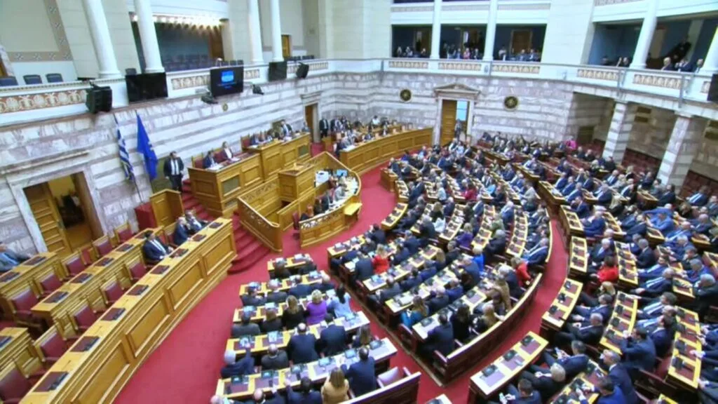 Αποχωρήσεις από τη συζήτηση στη Βουλή για σχετικά με τη σύσταση εξεταστικής επιτροπής για τον ΟΠΕΚΕΠΕ