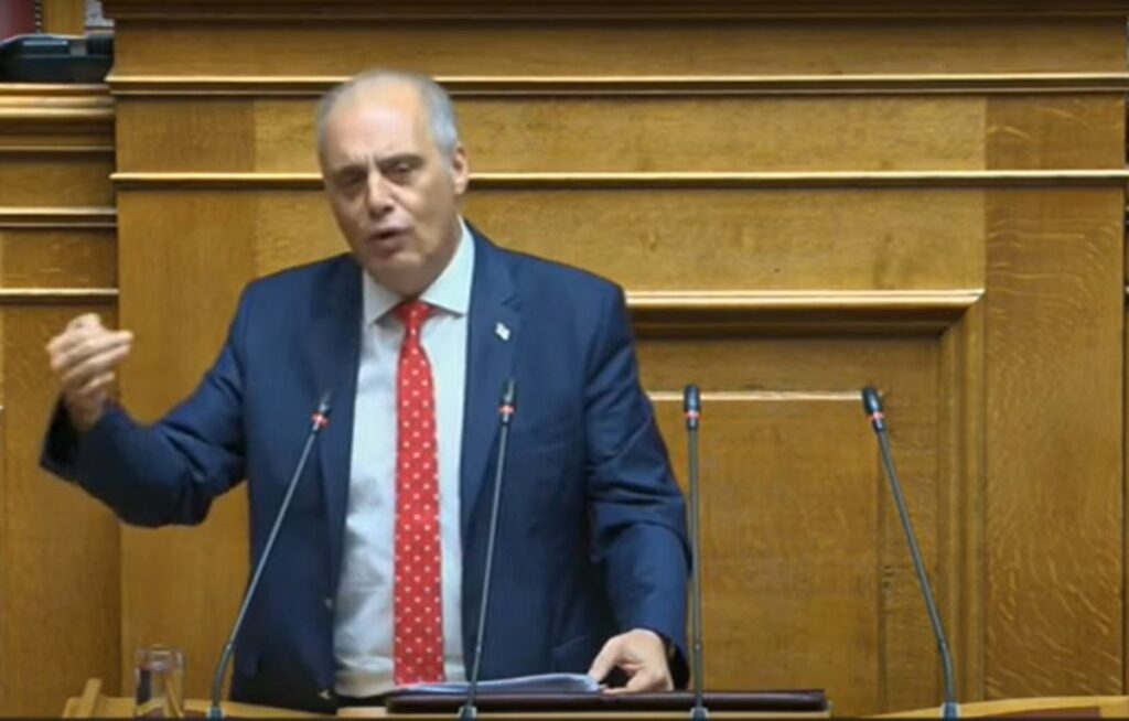 Κυριάκος Βελόπουλος: «Στείλατε φρεγάτες για να κάνουν τον τροχονόμο στους δουλέμπορους, εμείς θα στείλουμε φρεγάτες για να βουλιάξουν τα δουλεμπορικά»