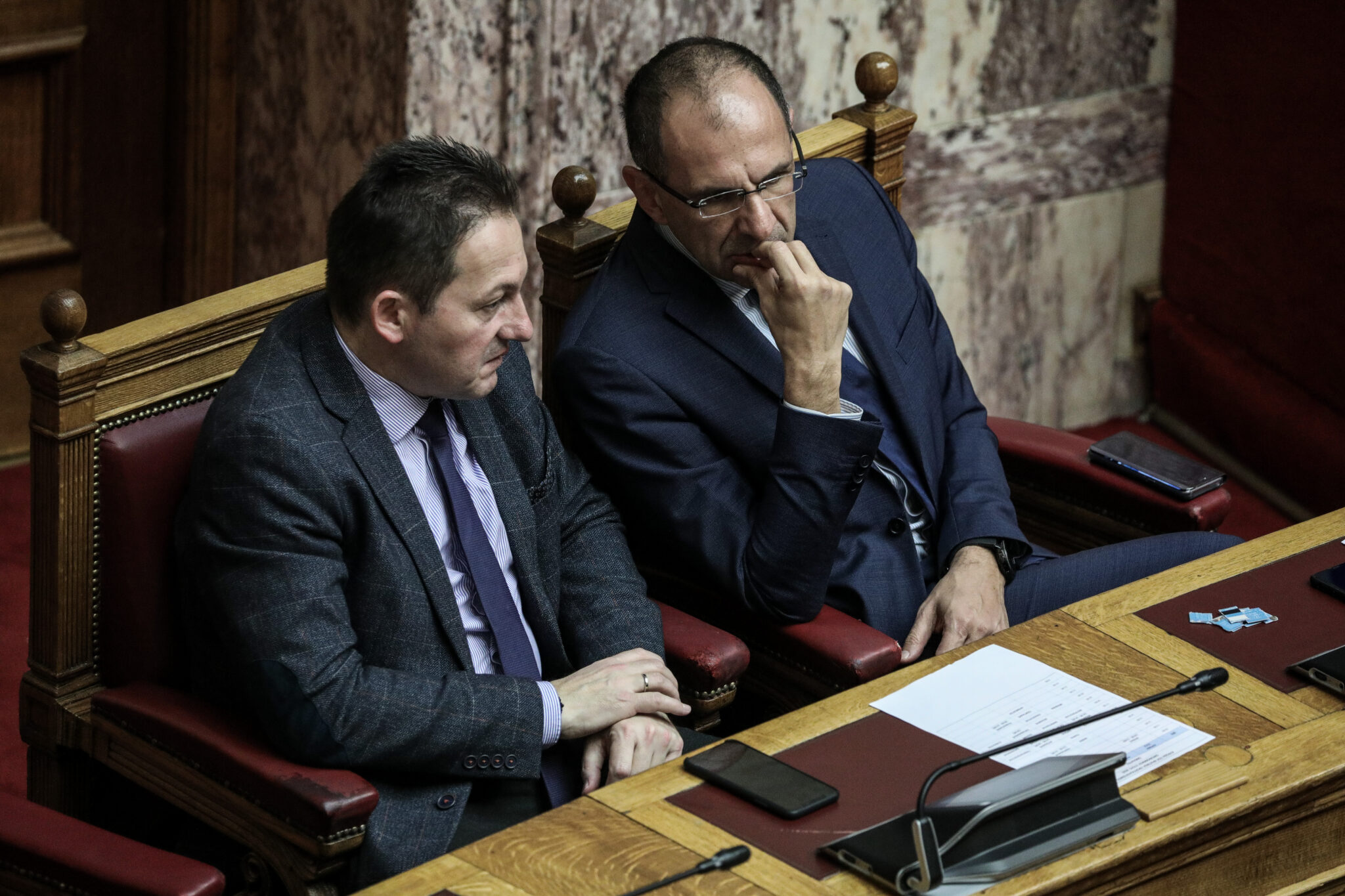 Αναβρασμός στη Ν.Δ.: Επίθεση Πέτσα σε Μαξίμου - Γεραπετρίτη για Λιβύη