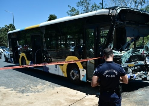 Τροχαίο στη Βούλα: Σύγκρουση δύο λεωφορείων