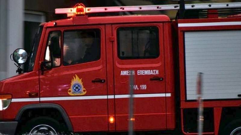Θεσσαλονίκη: Φωτιά σε ξερά χόρτα έξω από τον οικισμό Γέφυρα – Επί τόπου η Πυροσβεστική