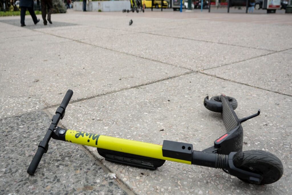 Μάχη για τη ζωή της δίνει 17χρονη μετά από ατύχημα με ηλεκτρονικό πατίνι στα Γρεβενά