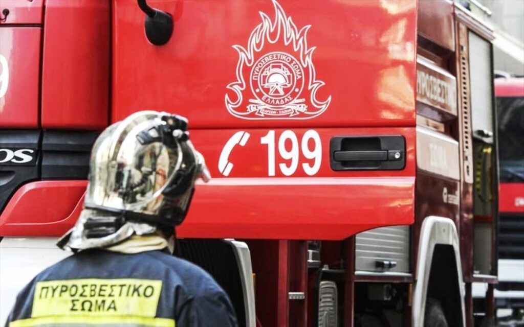 Φωτιά σε ΙΧ αυτοκίνητο κοντά στο Σιδηροδρομικό Σταθμό Θεσσαλονίκης