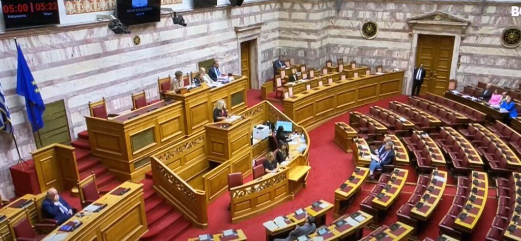 Λαϊκό «πάλκο» η Βουλή των Ελλήνων