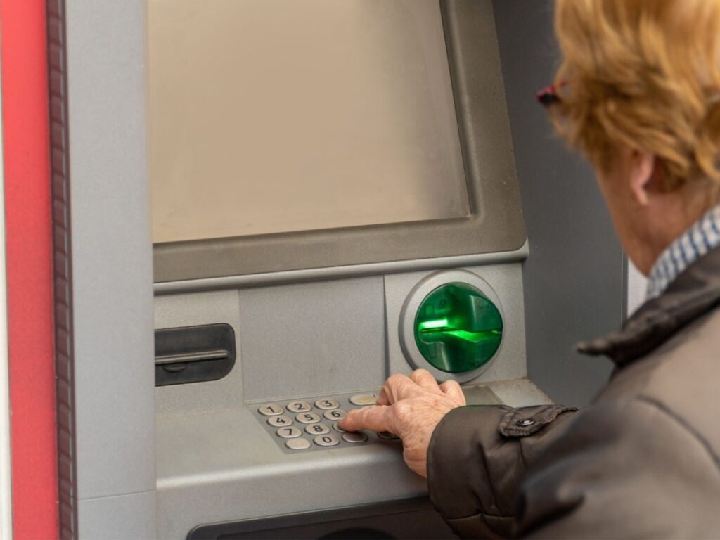 Έκλεψαν 95.000 € από λογαριασμό νεκρής γυναίκας