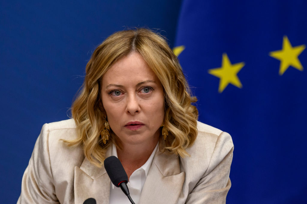 «Περίεργη» στάση της Μελόνι – Κάνει «πλάτες» στην Φον Ντε Λάιεν;