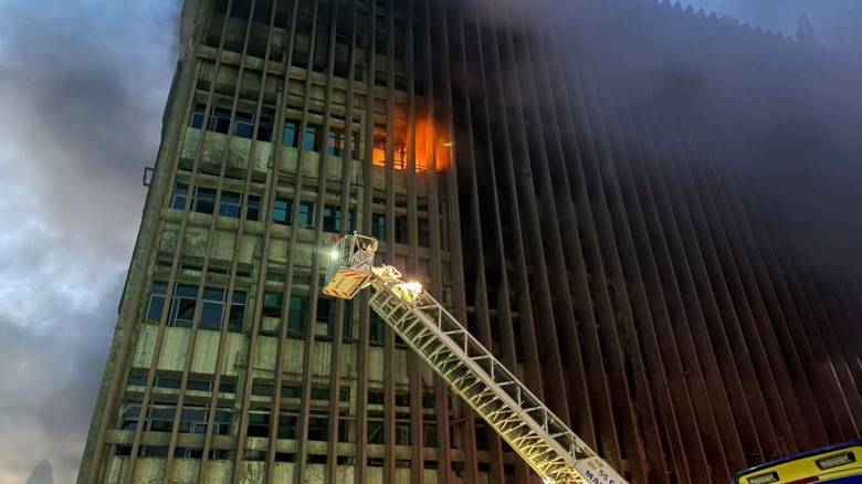 Αίγυπτος: Τέσσερις νεκροί και 22 τραυματίες από την πυρκαγιά σε κτίριο τηλεπικοινωνιών στο Κάιρο