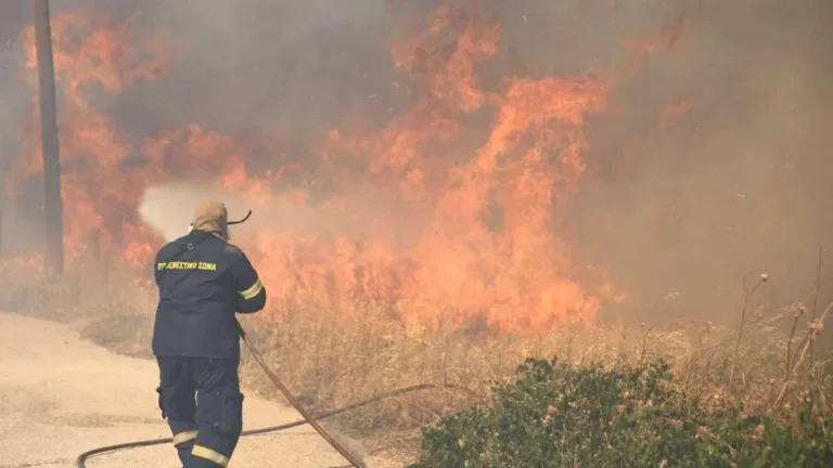 Λεμεσός: Ανεξέλεγκτη η φωτιά στη Μαλιά – Εκκενώνονται χωριά και κατασκηνώσεις – Καίγονται σπίτια
