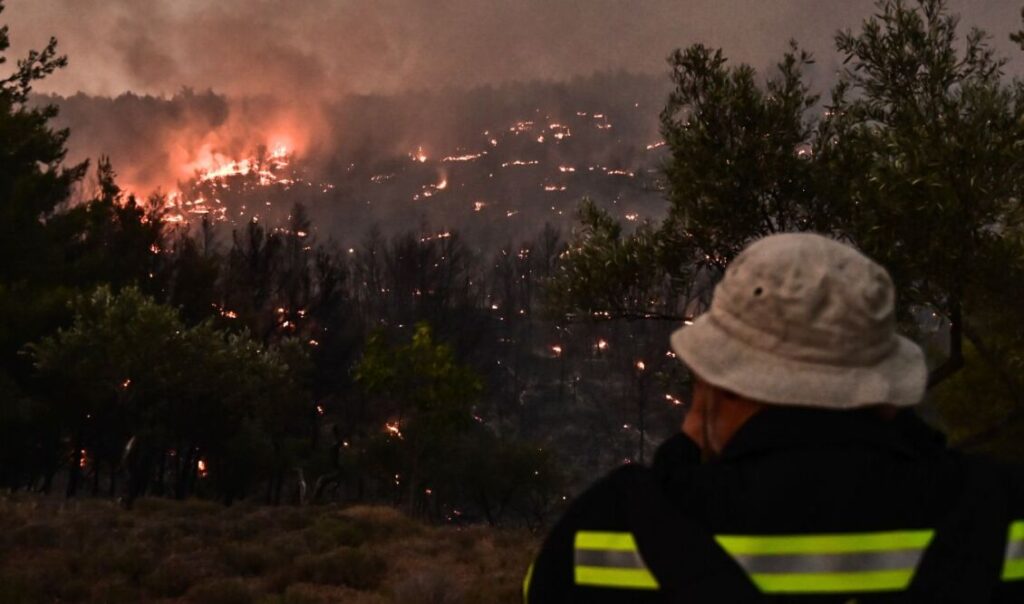 Συνελήφθη άνδρας για την πυρκαγιά στον Ωρωπό