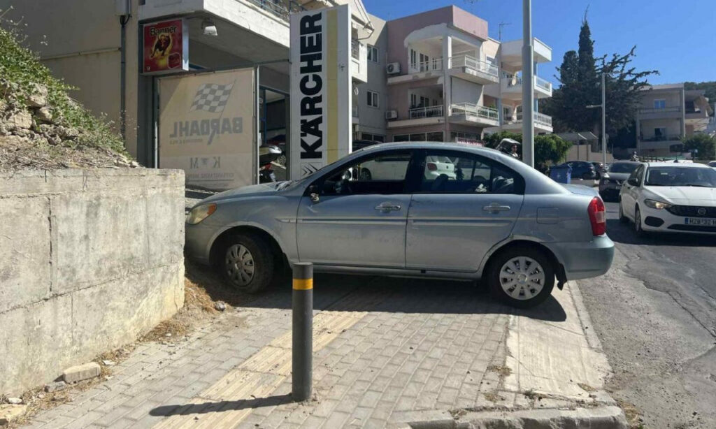 Τροχαίο ατύχημα στο Ρέθυμνο: Ι.Χ προσέκρουσε σε κολωνάκι – Στο νοσοκομείο βρέφος