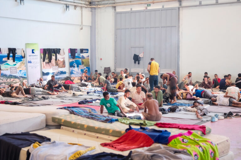 Για αυτό έκλεισαν τα στρατόπεδα της χώρας