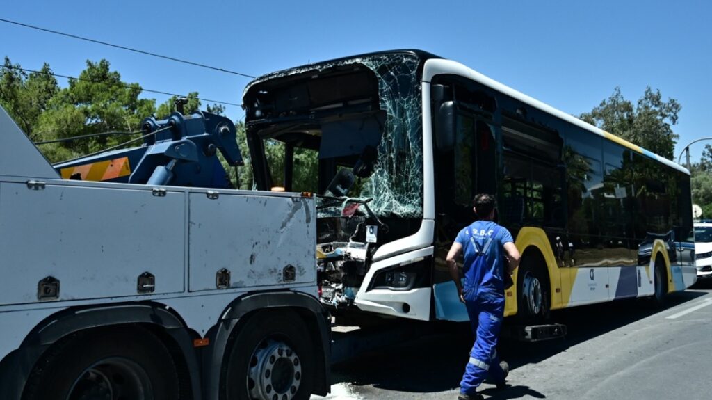 ΟΑΣΑ για το τροχαίο στη Βούλα: Ξεκίνησε εσωτερική διερεύνηση, τα λεωφορεία παραδόθηκαν σε κυκλοφορία τον Οκτώβριο του ’24