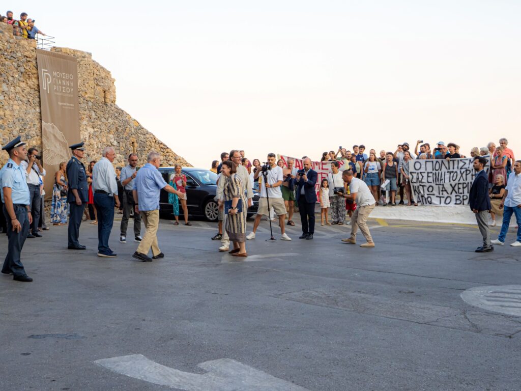 «Τα άκουσε» άγρια στη Μονεμβασιά η Μενδώνη