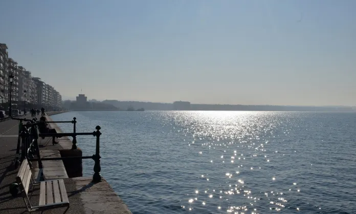 Καιρός: Αίθριος με βορειοδυτικούς ανέμους μέχρι 6 μποφόρ στο Αιγαίο και άνοδο της θερμοκρασίας