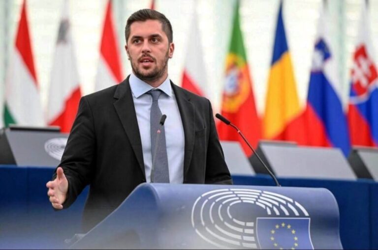 Εμμανουήλ Φράγκος: «ΞΕΜΠΡΟΣΤΙΑΖΕΙ» τις θηριωδίες των ναζί στην καρδιά του Ευρωπαϊκού Κοινοβουλίου