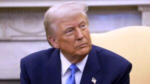 Τραμπ: «Οι ΗΠΑ θα μπορούσαν να συνεργαστούν με το Ιράν για την ασφάλεια της ναυσιπλοΐας στα Στενά του Ορμούζ»