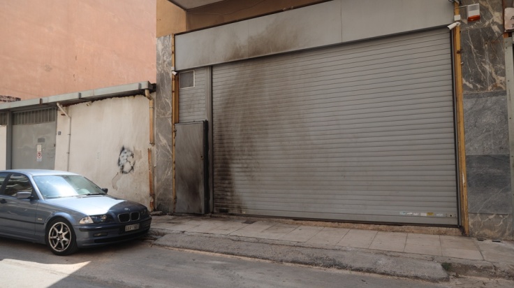 Κολωνός: Επίθεση με γκαζάκια σε είσοδο πολυκατοικίας – Στο κτίριο στεγάζεται σύνδεσμος φιλάθλων ομάδας