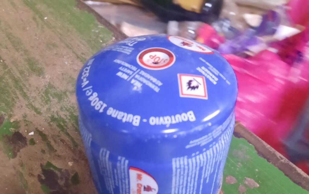 Παραλίγο τραγωδία στη ΔΕΔΙΣΑ – Πέταξαν γεμάτο γκαζάκι σε κάδο ανακύκλωσης