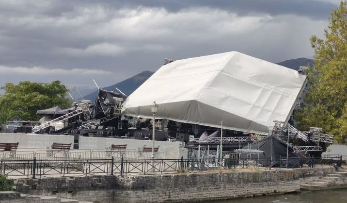 Ιωάννινα: Οι δυνατοί άνεμοι ξήλωσαν σκηνή συναυλίας