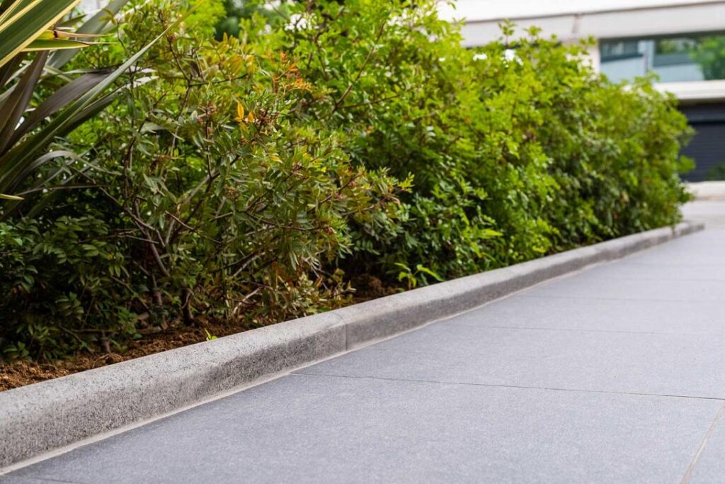 Ανήλικοι έκρυβαν ναρκωτικά σε παρτέρι πλατείας στο Ηράκλειο