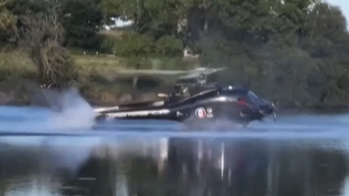 Γαλλία: Ελικόπτερο συνετρίβη σε λίμνη ενώ προσπαθούσε να γεμίσει νερό για να σβήσει φωτιά (Video)