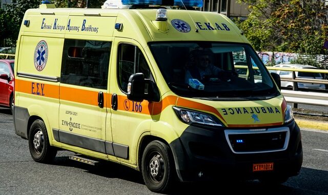 Εύβοια: Ξαφνικός θάνατος 56χρονης έξω από το αυτοκίνητό της