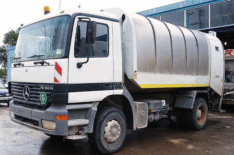 Άγρια επίθεση σε εργαζόμενους καθαριότητας στον Ασπρόπυργο – Με σοβαρά τραύματα οδηγός απορριμματοφόρου