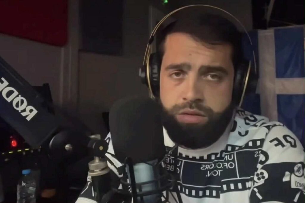 ΕΠΙΚΟ ΞΕΣΠΑΣΜΑ ΑΚΡΟΑΤΗ : «Σπάστε τα κινητά σας» – Σερέτης Γρηγόρης