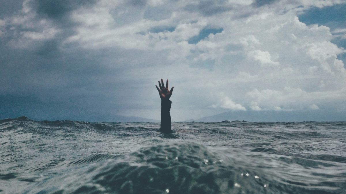 Νεκρός 75χρονος λουόμενος στην παραλία Καλυβών Χαλκιδικής