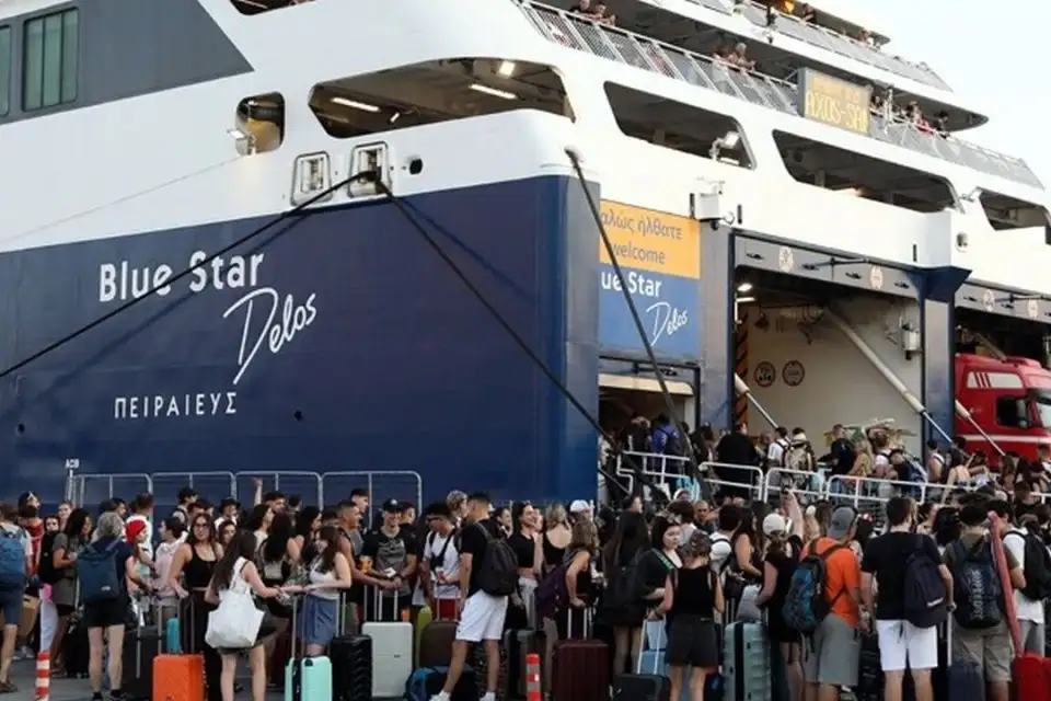 Κορυφώνεται η έξοδος εκδρομέων από τα λιμάνια της Αττικής για το τριήμερο του Δεκαπενταύγουστου