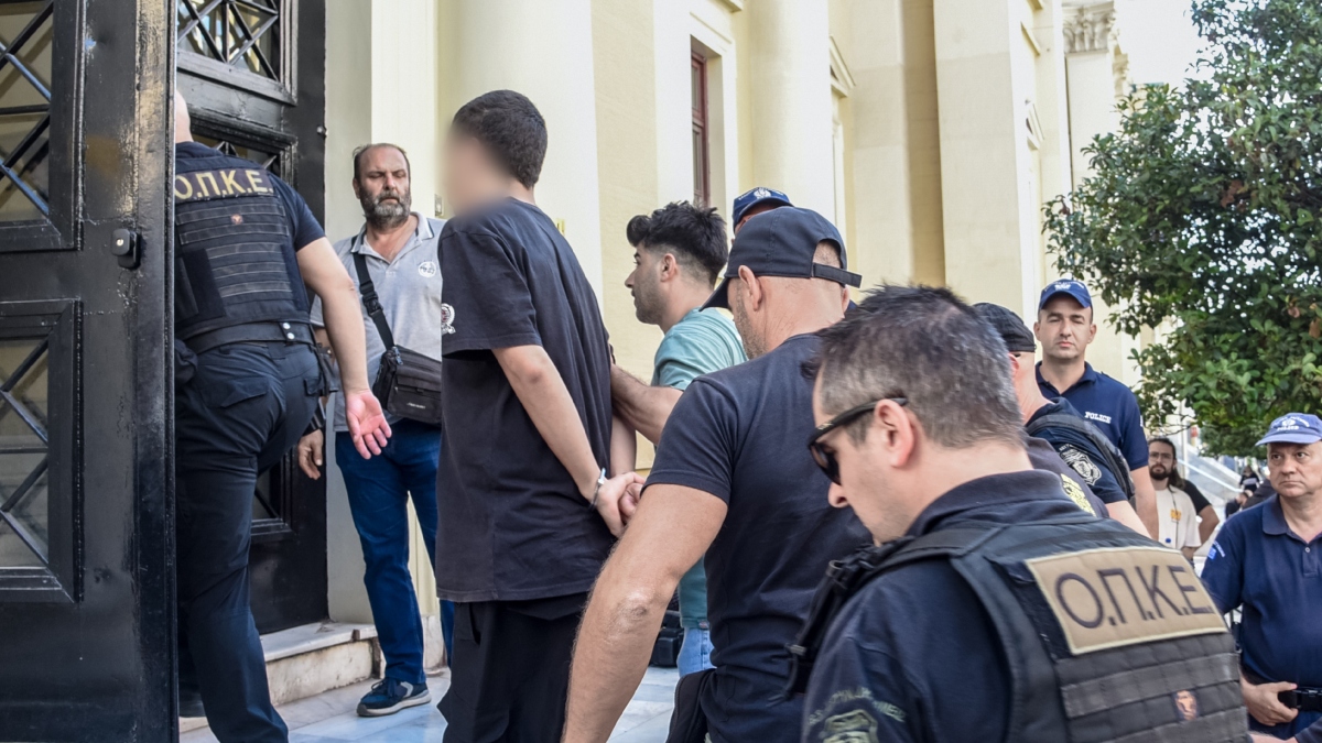 Φωτιά στην Πάτρα: Το Σαββατοκύριακο οι απολογίες των 3 συλληφθέντων για εμπρησμό