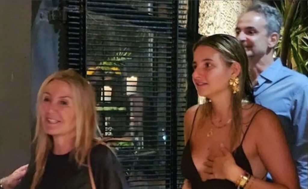 Δεν αγγίζουν τον Πρωθυπουργό, σκάνδαλα, φωτιές και πένθος