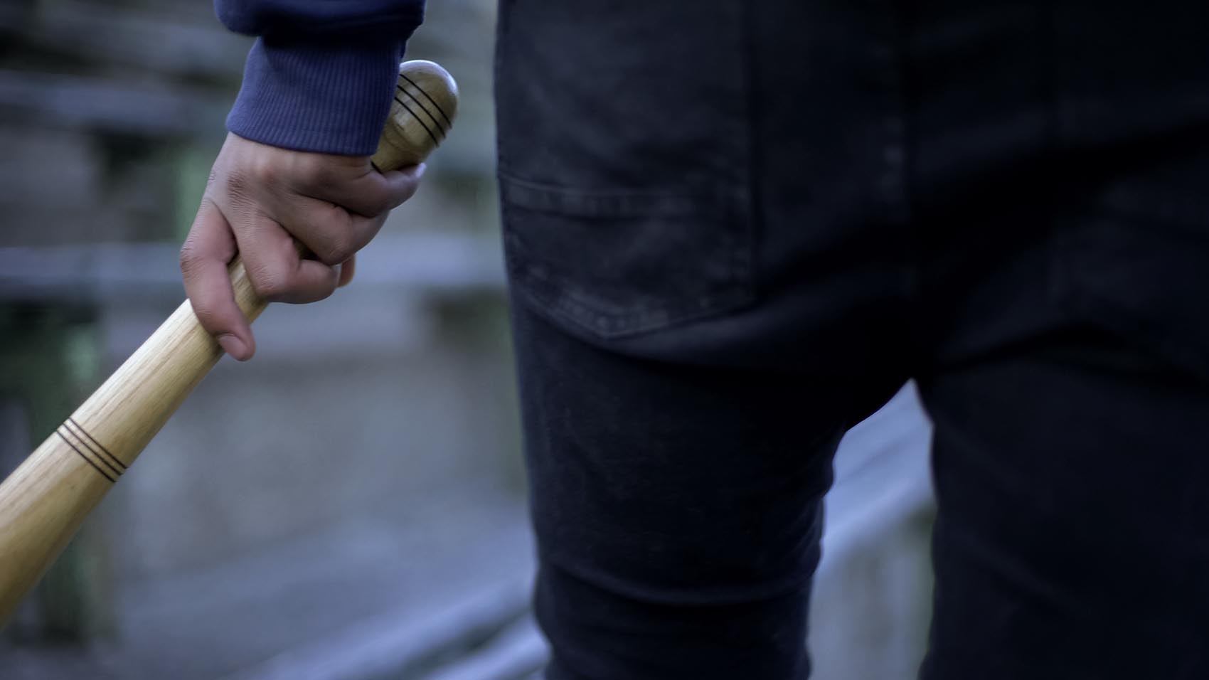 Λάρισα: Ομάδα νεαρών έσπαγε αυτοκίνητα για πλάκα