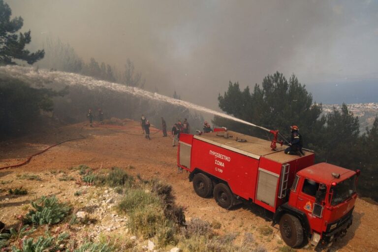 Θεσσαλονίκη: Ασυνείδητοι έκλεψαν μπαταρία από πυροσβεστικό όχημα το οποίο είχε συνδράμει στη μεγάλη φωτιά στη Βόλβη (ΦΩΤΟ)