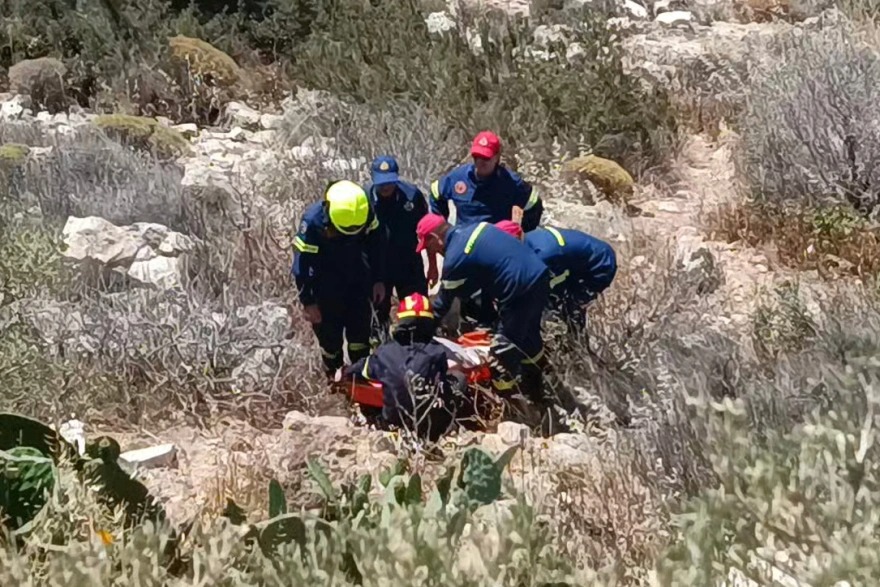 Κρήτη: Όχημα έπεσε σε γκρεμό – Χωρίς τις αισθήσεις του ηλικιωμένος