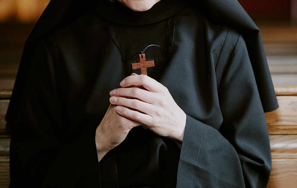 Ρομά παρίστανε την καλόγρια και πωλούσε σταυρουδάκια δήθεν για φιλανθρωπικό σκοπό