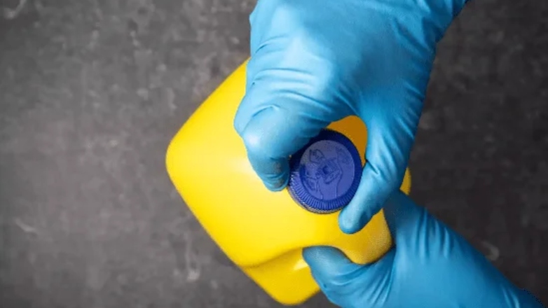 Γυναίκα έριξε χλωρίνη στο πρόσωπο 38χρονου γιατί έκανε θόρυβο