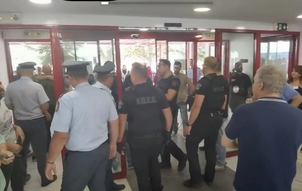 Χαμός με τον Άδωνι Γεωργιάδη στα εγκαίνια των ΤΕΠ στο νοσοκομείο Λαμίας