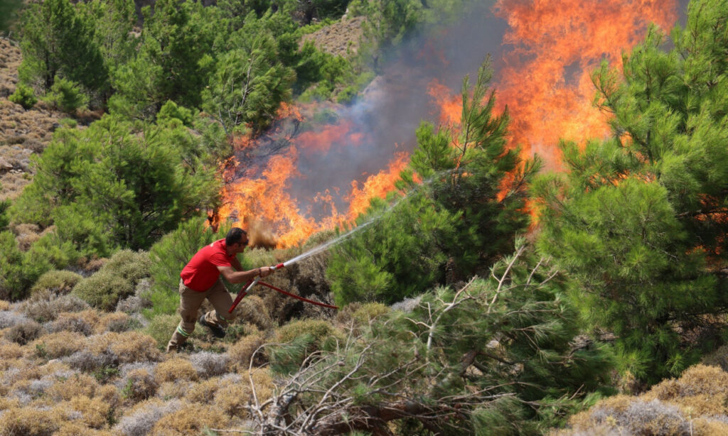 Βελτιωμένη η εικόνα της πυρκαγιάς στη Χίο