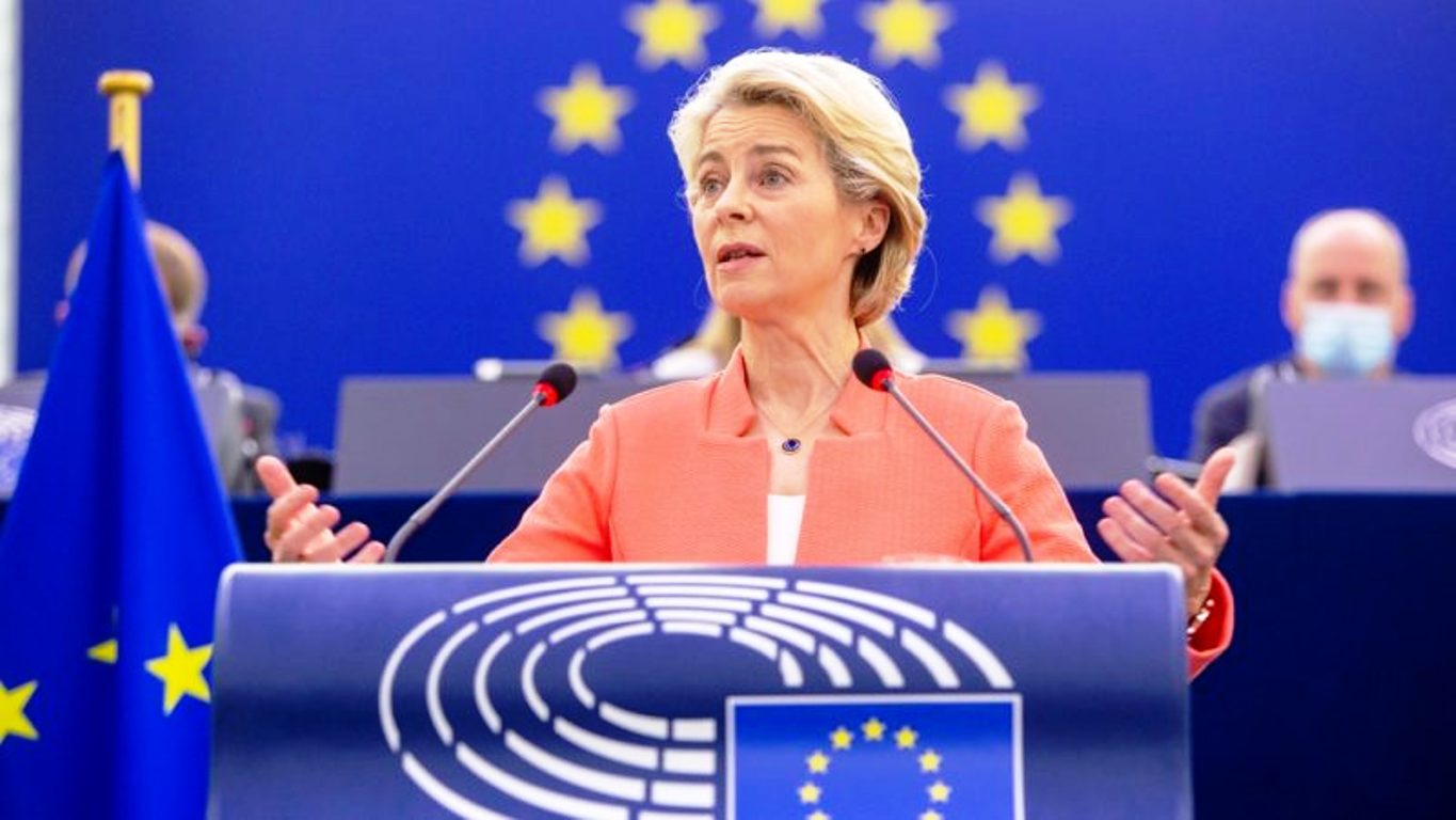 Η Ούρσουλα φον ντερ Λάιεν ζητάει διαπραγματεύσεις με τον Βλαντιμίρ Πούτιν σε επικοινωνία της με Τράμπ και Ζελένσκι