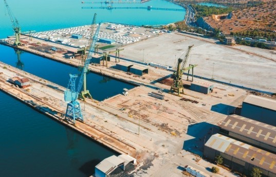 Κάθε μέρα και νέο σκάνδαλο