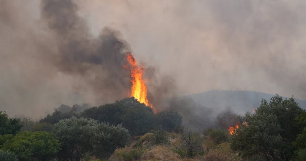 Χίος: Τρία πύρινα μέτωπα σε Ποταμιά, Βολισσό και Πισπιλούντα – Εστάλησαν 112 για εκκενώσεις