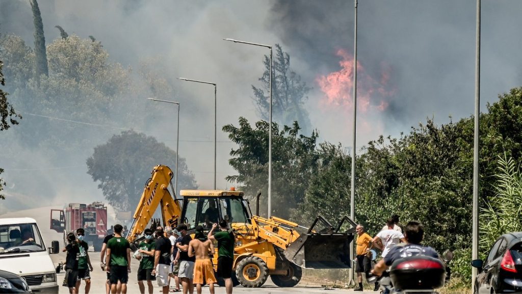 Άρτα: Μεγάλη αναζωπύρωση στην περιοχή Καμπή