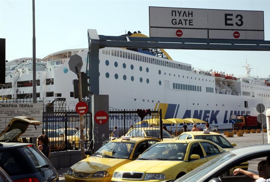 Καταγγελία για οδηγό ταξί: Χρέωσε 90 ευρώ από το λιμάνι Πειραιά μέχρι τη Συγγρού