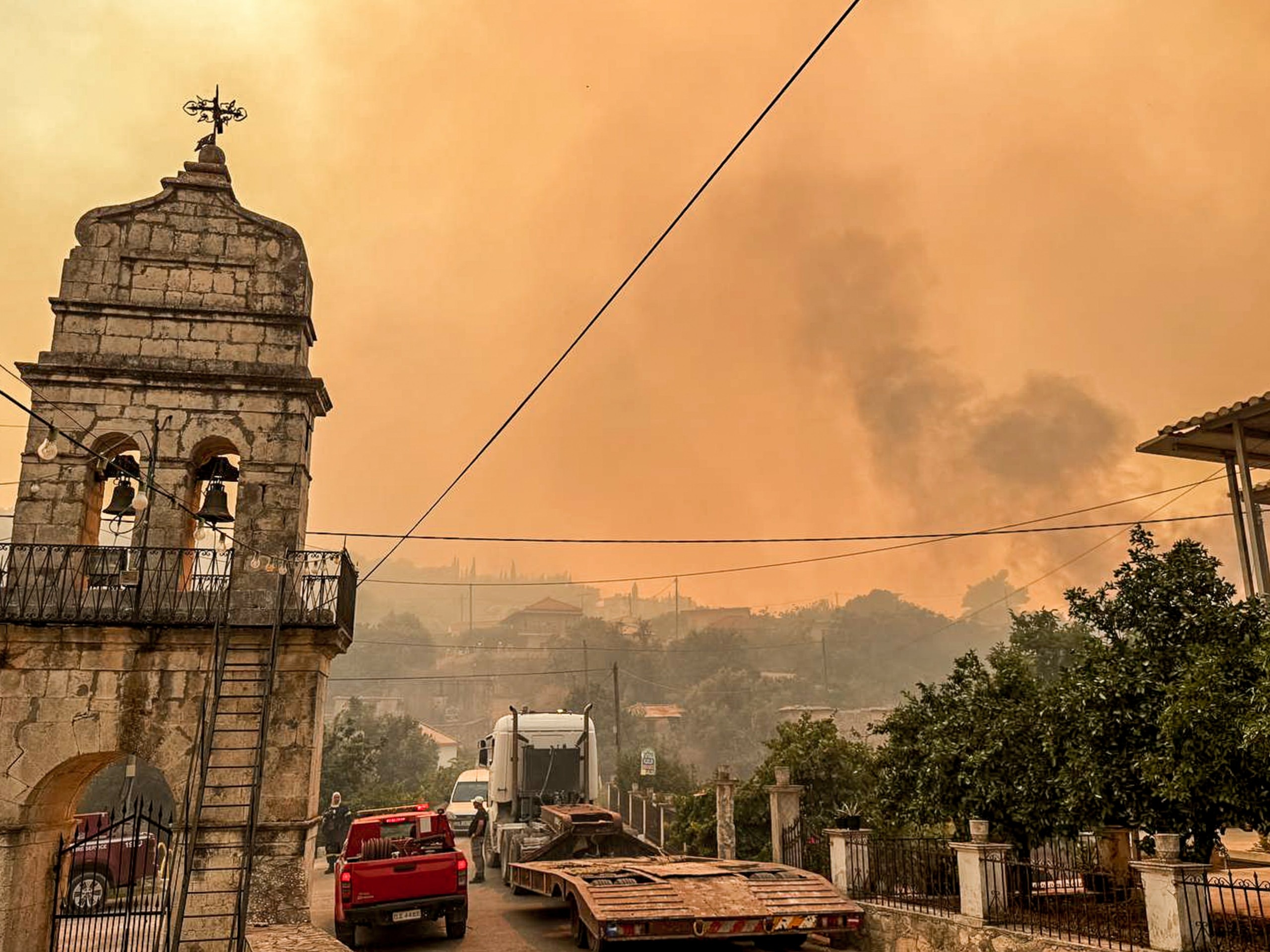 Σε κατάσταση έκτακτης ανάγκης Πρέβεζα και Ζάκυνθος λόγω πυρκαγιάς