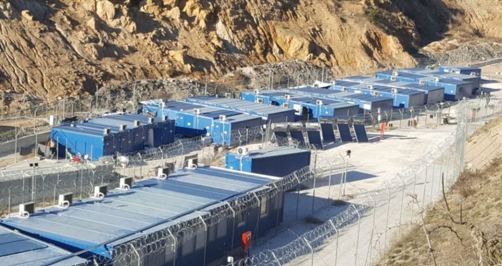 Απόδραση παράνομων μεταναστών από κλειστή δομή στις Σέρρες