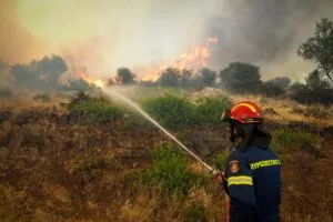 Σε κατάσταση συναγερμού για πυρκαγιά το Σάββατο τα Δωδεκάνησα και οι Κυκλάδες