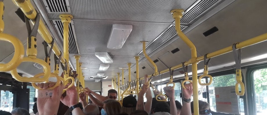 Θεσσαλονίκη: 61χρονος φωτογράφιζε 19χρονη μέσα σε λεωφορείο