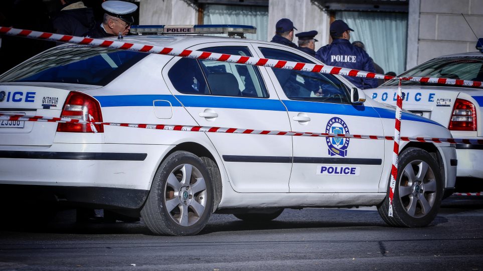 Σοκ στη Βοιωτία: Εθαψε τη μητέρα της στην αυλή για να παίρνει τη σύνταξή της